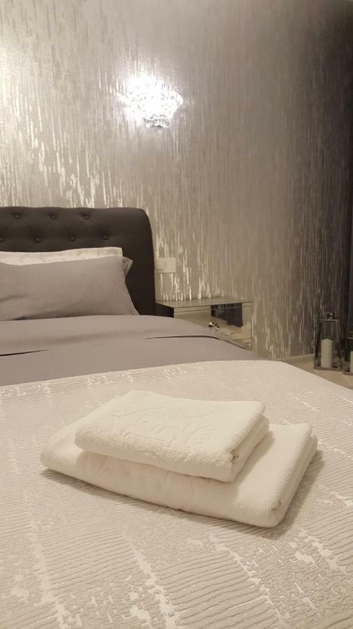 Apartment Alonisos Lux Brasov Bagian luar foto
