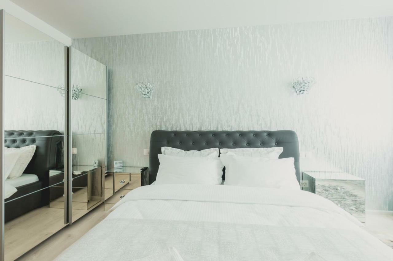 Apartment Alonisos Lux Brasov Bagian luar foto