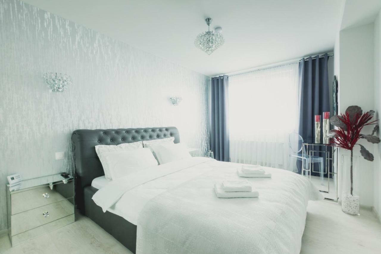 Apartment Alonisos Lux Brasov Bagian luar foto